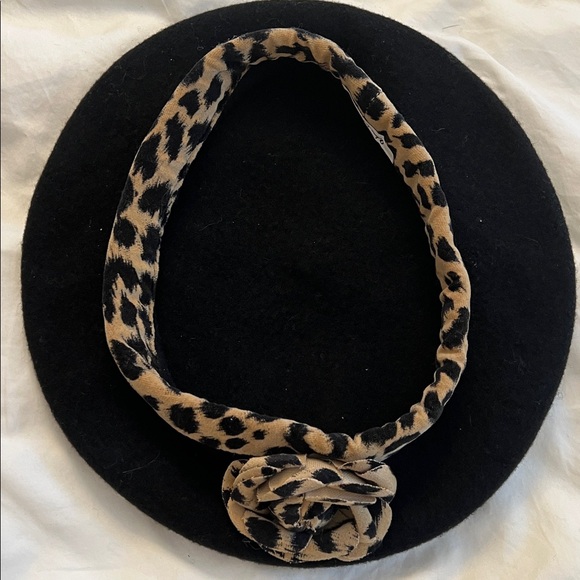 Vintage Deborah Rhodes Black Beret with Leopard Velvet Trim - Picture 4 of 4